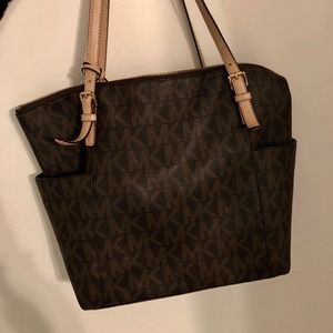 Authentic Michael Kors tote purse Good condition